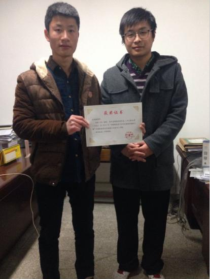 首届湖北省大学生信息技术创新大赛选手与指导教师合影